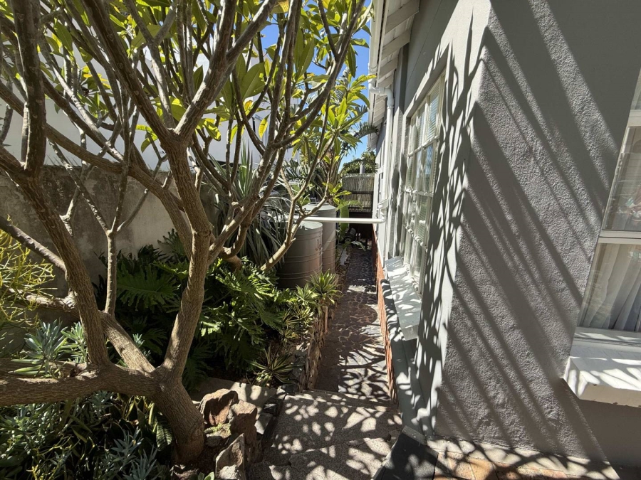 To Let 2 Bedroom Property for Rent in Fresnaye Western Cape